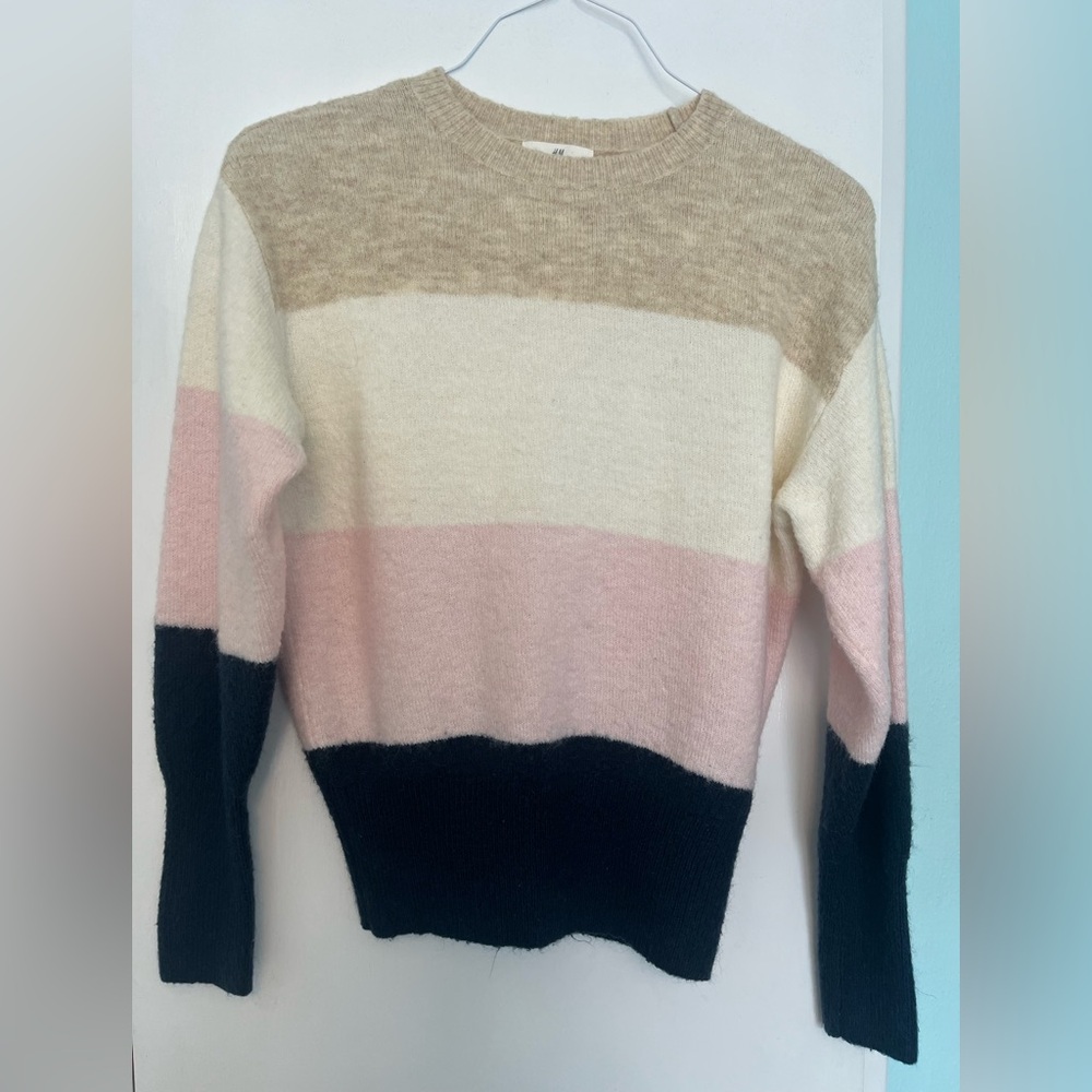 Tan, beige, pink, navy Sweater H&M. Size XS